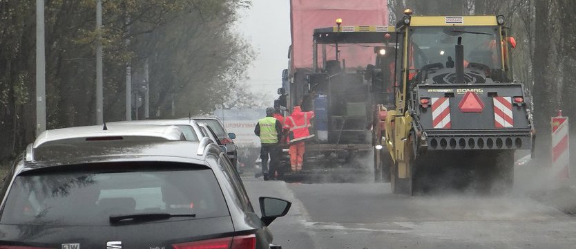 Wymiana asfaltu na kolejnych ulicach