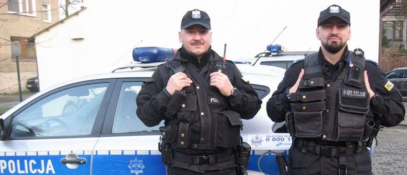 Pokłócił się z ojczymem i chciał wyskoczyć przez okno