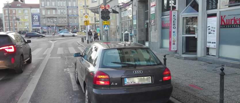 Parking przed światłami