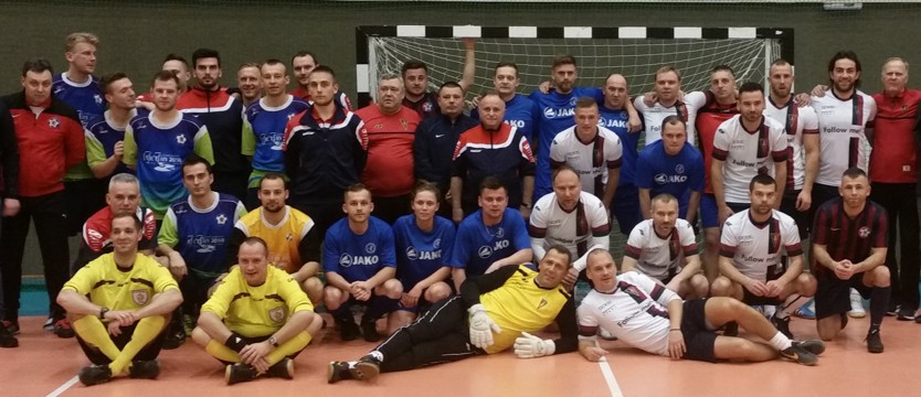 Piłka nożna. Towarzysko i sportowo