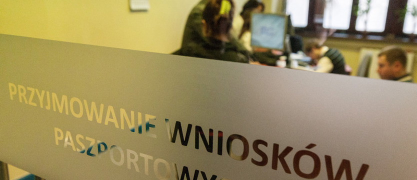 Paszporty  w poniedziałki dłużej