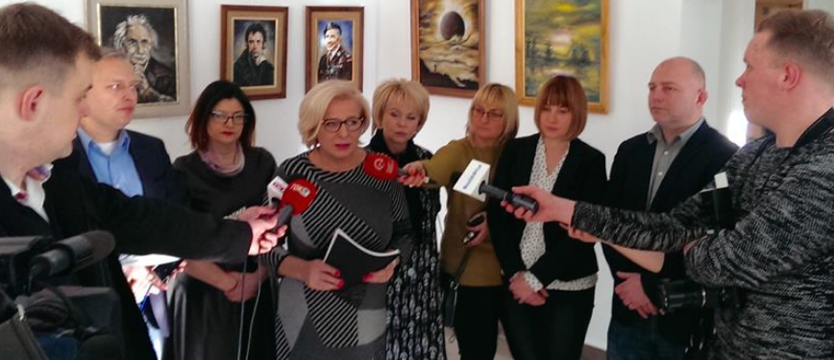 Program „in vitro” sprawą polityczną