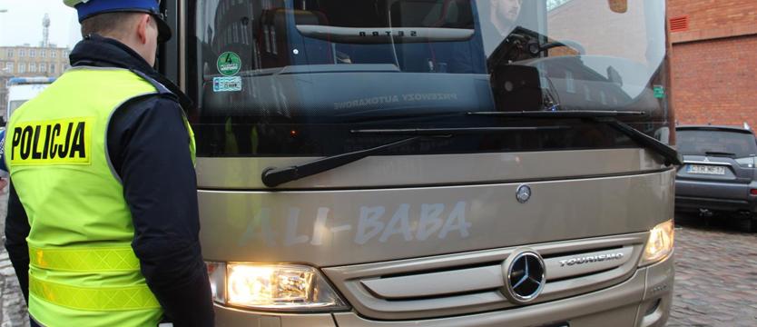 Autokary pod kontrolą