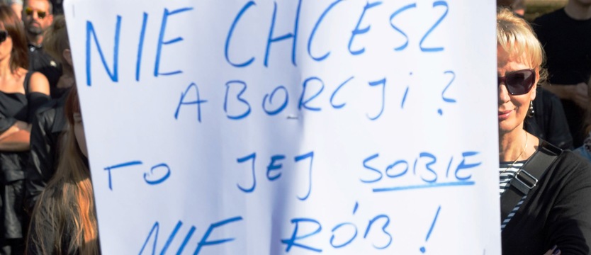 N i PO zapowiadają nowe projekty ws. aborcji
