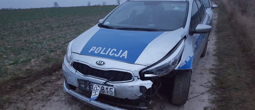 Jechał pijany, staranował radiowozy, uciekał na piechotę...