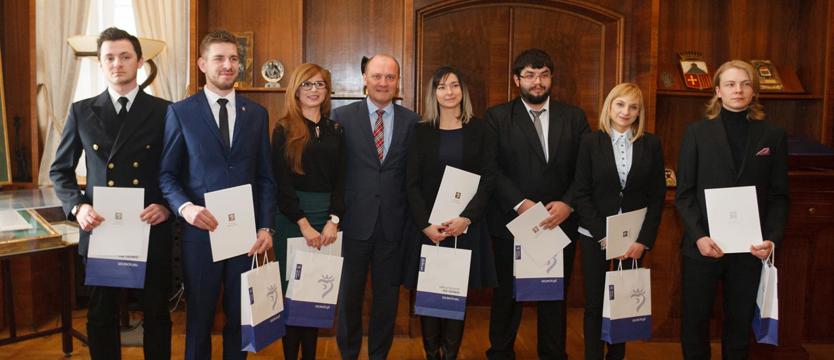 Najzdolniejsi otrzymali stypendia