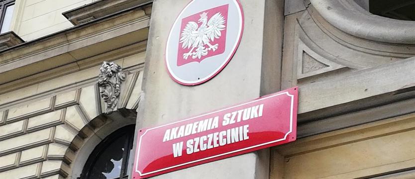 Tyle miejsca na tabliczkę