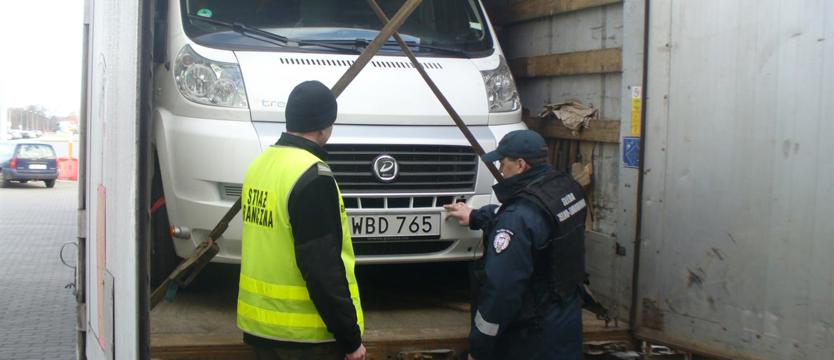 Kamper kradziony w Szwecji znaleziony w ciężarówce