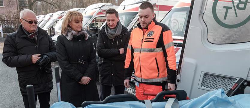 Karetka z podnośnikiem