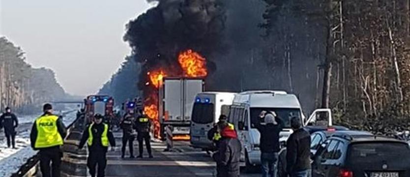 Drogowy paraliż po pożarze ciężarówki