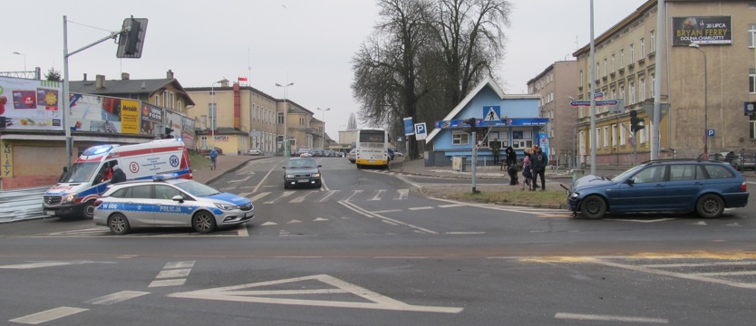 Zderzenie karetki pogotowia z bmw