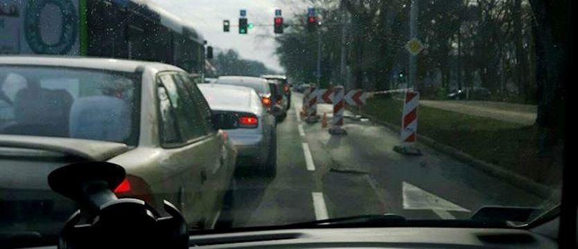 Awaria kanalizacji przyczyną utrudnień w al. Wojska Polskiego
