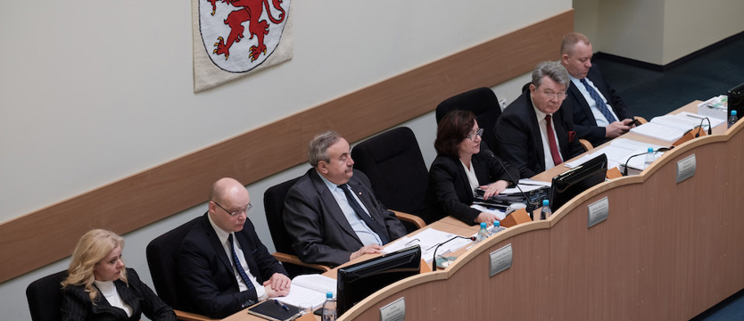 Sesja sejmiku. Kto jest winny katastrofy?