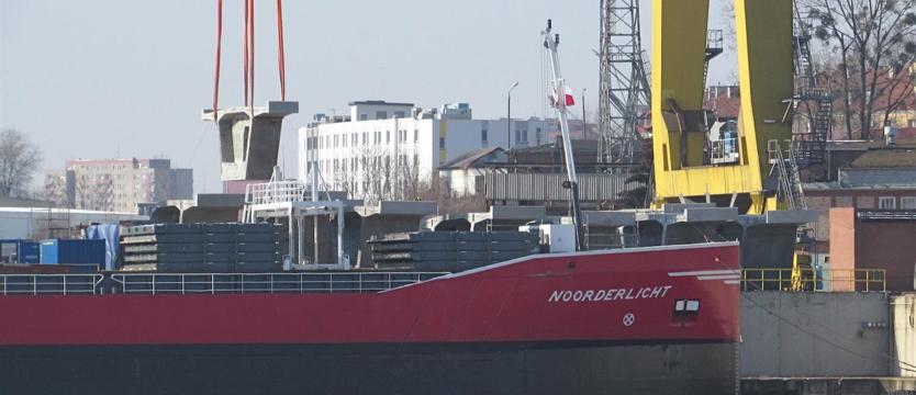 Pierwsze części mostu popłyną do  Danii