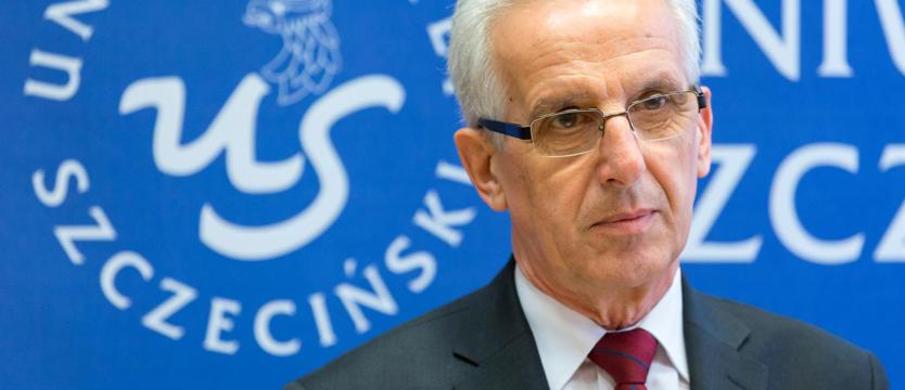 Rektor zawiesza, dziekan oskarża