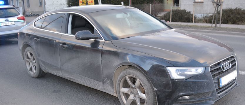 Zatrzymany w kradzionym aucie i z zapasem tablic