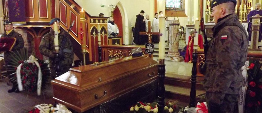 Hołd bohaterowi walki o niepodległość