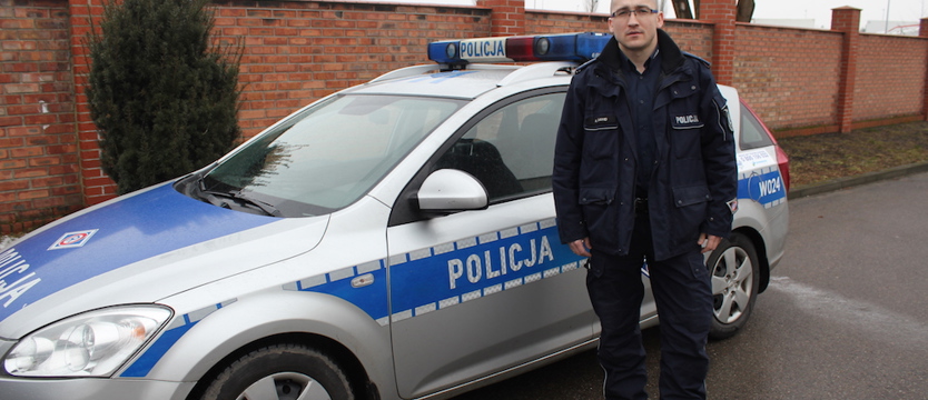 Policjant reanimował kobietę i uratował jej życie