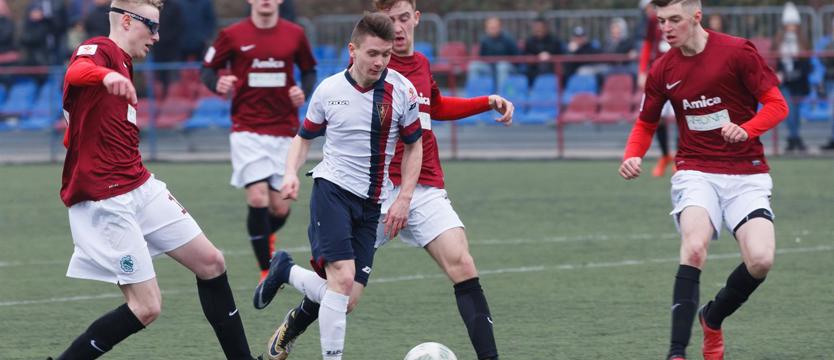 Z boisk juniorów. Warta dwa razy lepsza, derby dla FASE