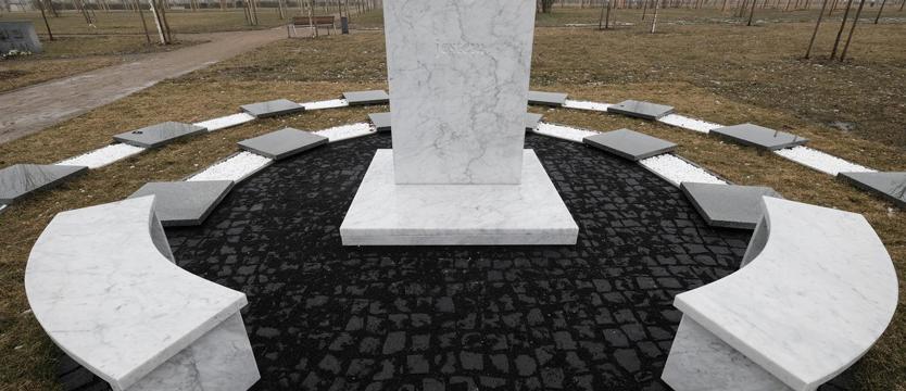 Wkrótce pierwszy pochówek