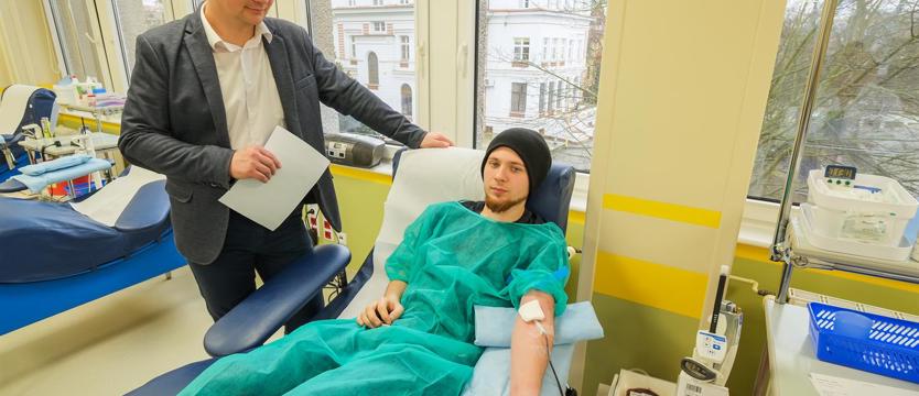Młodzież oddaje krew – 100 litrów na 100-lecie niepodległości