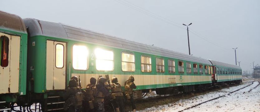 Antyterroryści na bocznicy