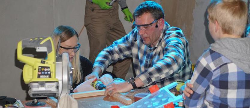 Darek „Stolarz” robił szafkę i opowiadał