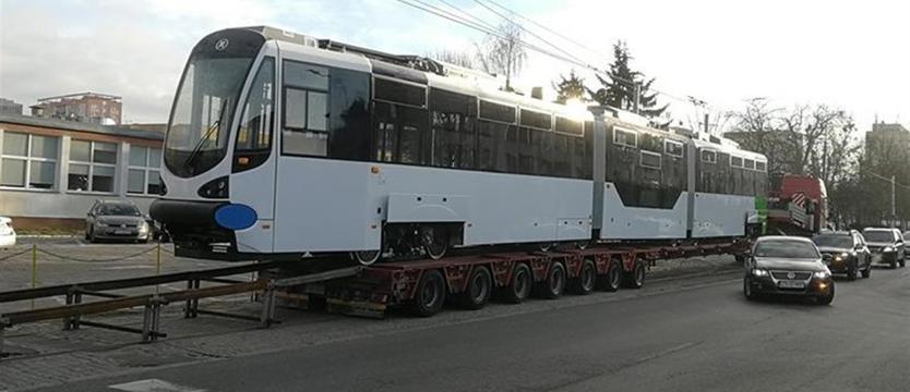 Tramwaj przyjechał na lawecie