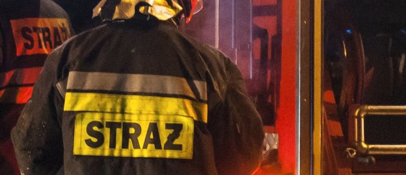 Strażacy ugasili ogień w mieszkaniu w wieżowcu