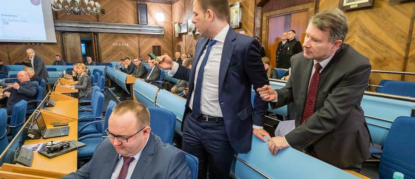Bitwa radnych na konferencje o Mieszkanie Plus