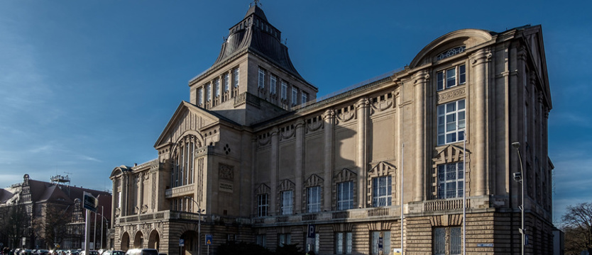 Raj, kobieta i mężczyzna w teatrach