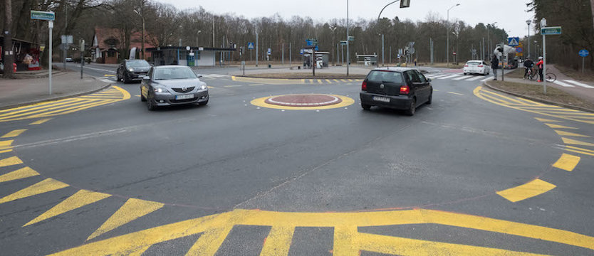 Piesi zablokują rondo?