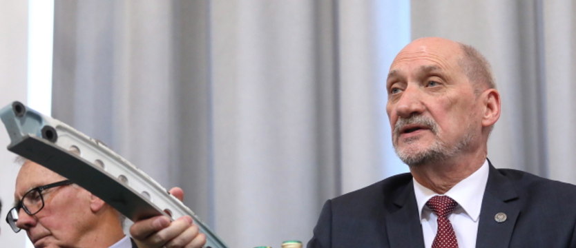 Macierewicz przedstawił raport techniczny o katastrofie smoleńskiej
