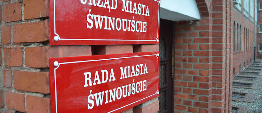 Złamano ustawę o samorządzie. Radny straci mandat?