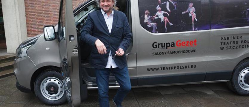Samochód dla Teatru Polskiego