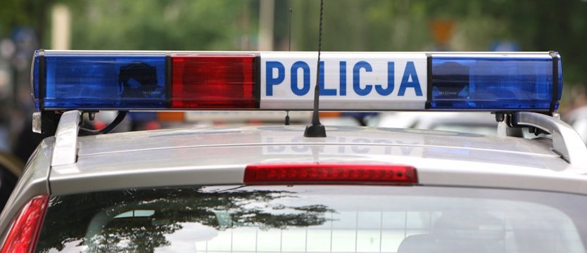 Ciężarówka wjechała w barierki