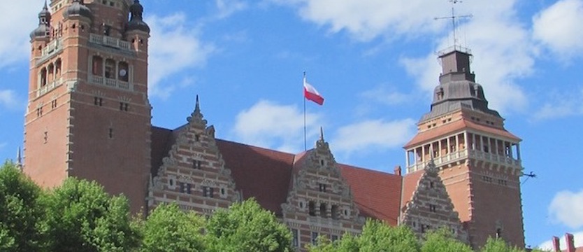 Od Dnia Flagi do końca roku biało-czerwone na urzędach