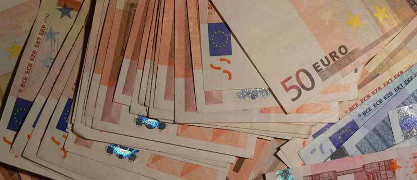 KE: wypłaty unijnych funduszy zależne od przestrzegania praworządności