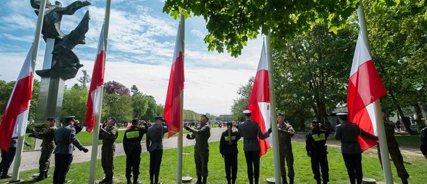 Pod znakiem bieli i czerwieni. Szczecin świętował Dzień Flagi