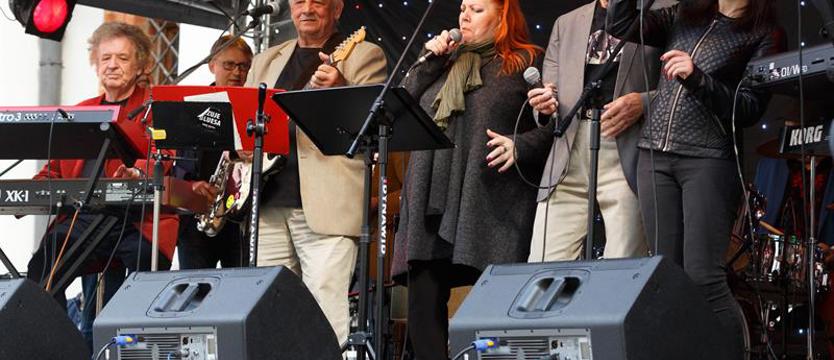 L.U.Z. Blues na zamkowym dziedzińcu
