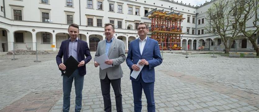 Lewica za katastrofę obwinia marszałka
