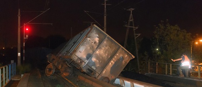 Paraliż kolejowy po wykolejeniu wagonów z węglem