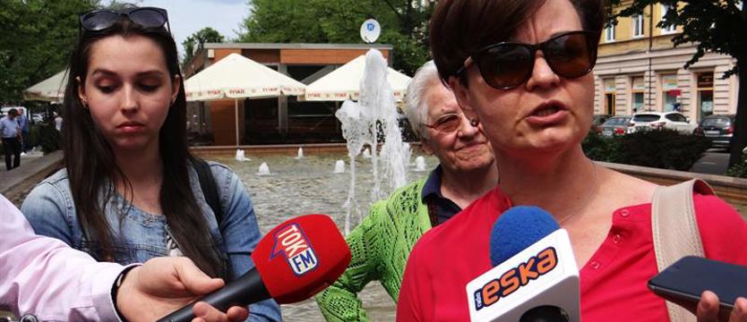 Ręczne sterowanie w zieleni. Głośne echa wycinki