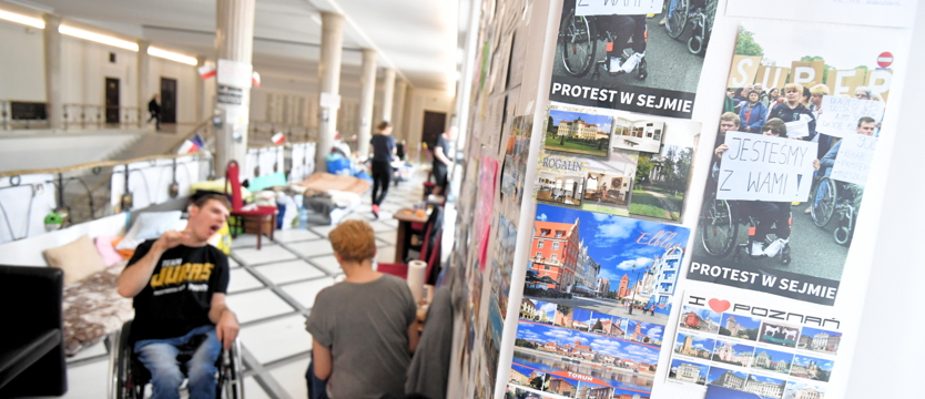 Niepełnosprawni apelują: Zawiesić protest w Sejmie