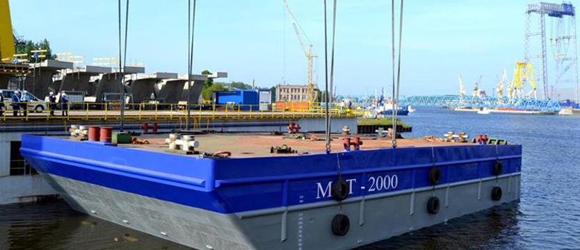 Ponton na wodzie