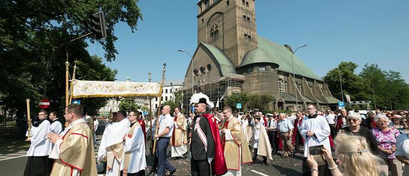 Procesje wiernych