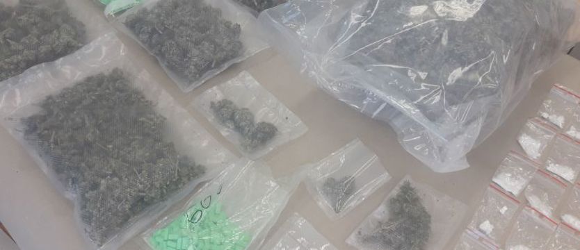 Pseudokibice z 2,5 kg narkotyków