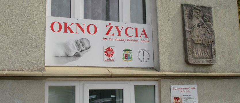 Niemowlę w Oknie Życia. Dziewczynka trafi do adopcji?