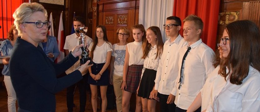 Młodzi i autorytety. Kuratorium rozstrzygnęło konkursy