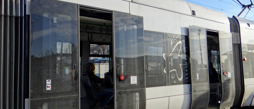 Przez szynę stanęły tramwaje!